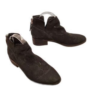 Dolce Vita Women's Booties Size 8.5 Black Suede Laser Cut Slip-On Ankle Boots